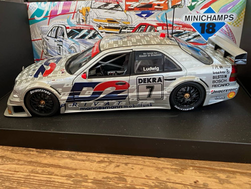 Minichamps mercedes - minichamps, 1:18